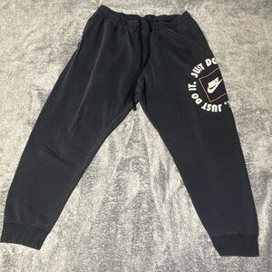 Brand: Nike
Size: XXL
Color: Black